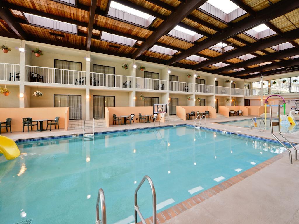 Ramada By Wyndham Plymouth Hotel & Conference Center Dış mekan fotoğraf
