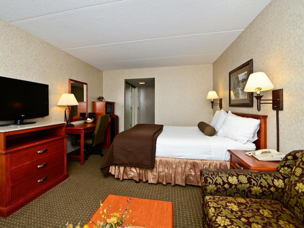 Ramada By Wyndham Plymouth Hotel & Conference Center Dış mekan fotoğraf
