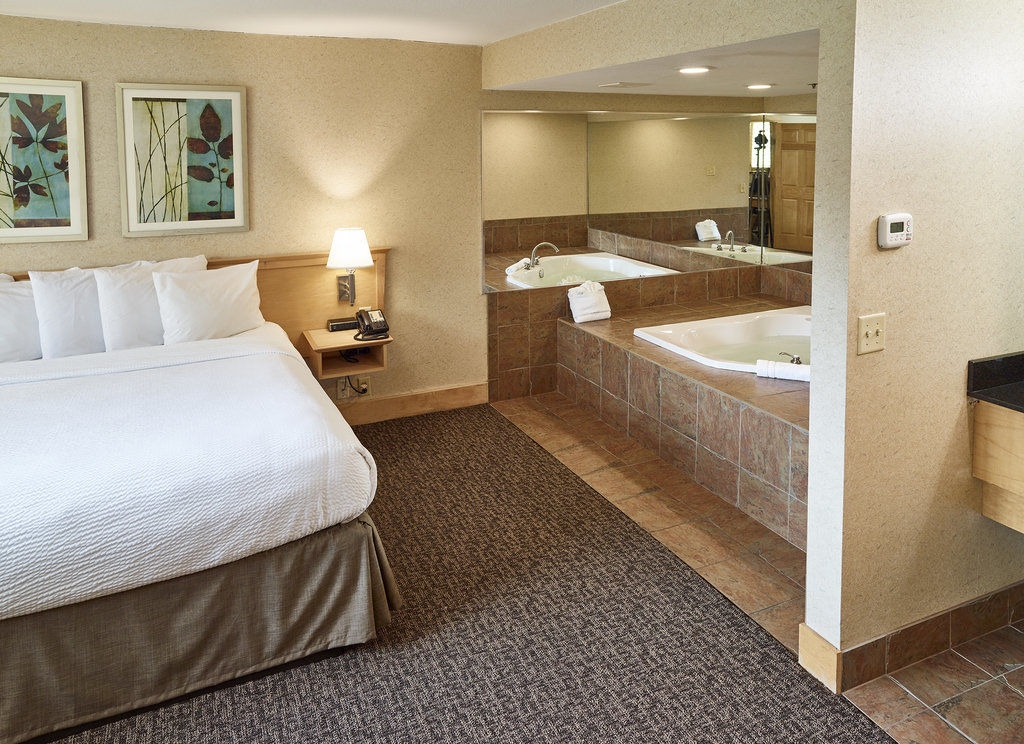 Ramada By Wyndham Plymouth Hotel & Conference Center Dış mekan fotoğraf
