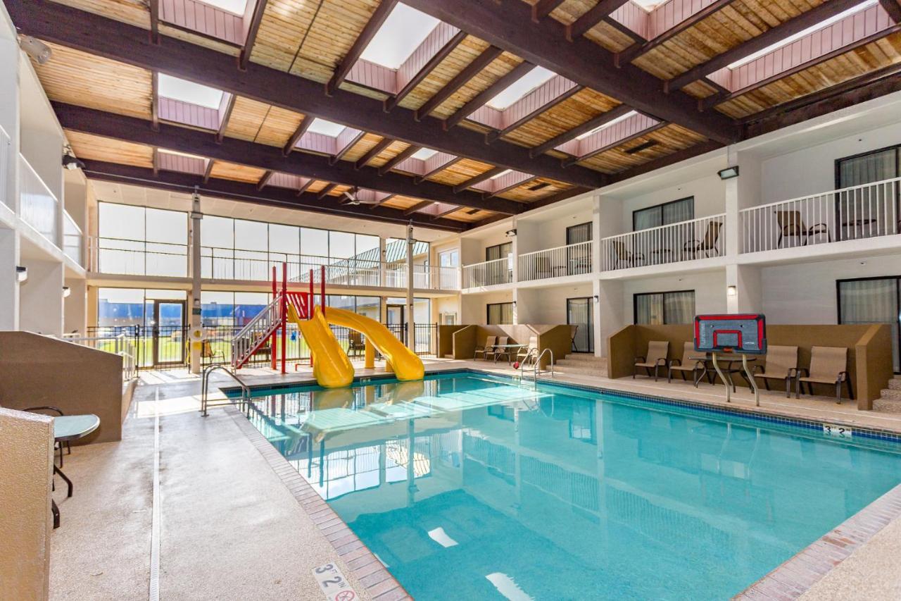 Ramada By Wyndham Plymouth Hotel & Conference Center Dış mekan fotoğraf