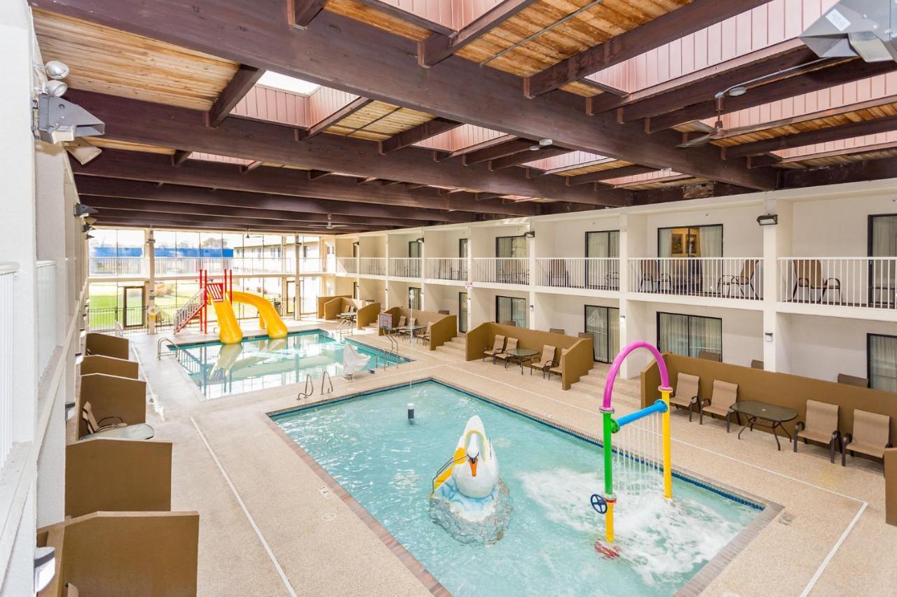 Ramada By Wyndham Plymouth Hotel & Conference Center Dış mekan fotoğraf