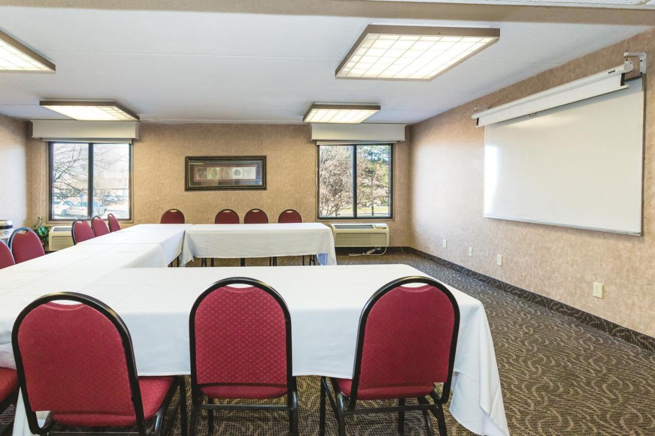 Ramada By Wyndham Plymouth Hotel & Conference Center Dış mekan fotoğraf
