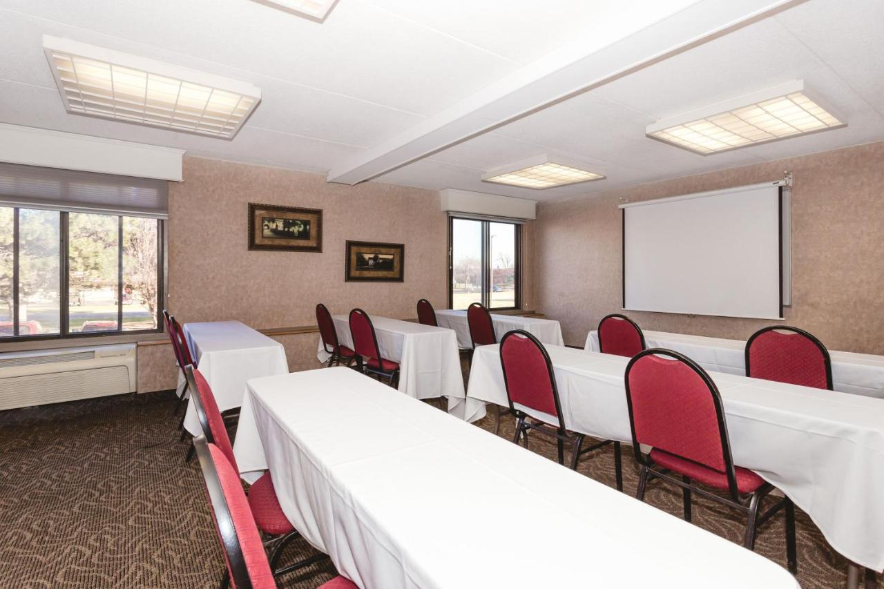 Ramada By Wyndham Plymouth Hotel & Conference Center Dış mekan fotoğraf