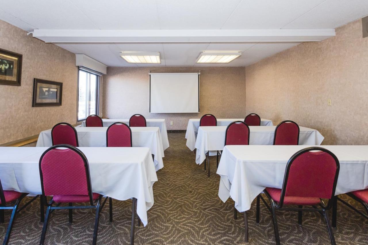 Ramada By Wyndham Plymouth Hotel & Conference Center Dış mekan fotoğraf