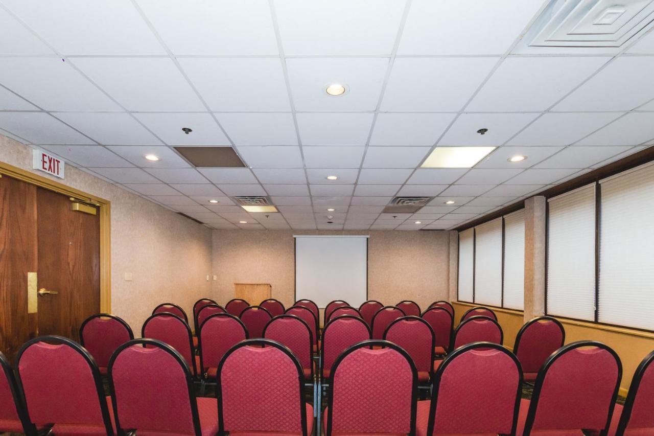 Ramada By Wyndham Plymouth Hotel & Conference Center Dış mekan fotoğraf