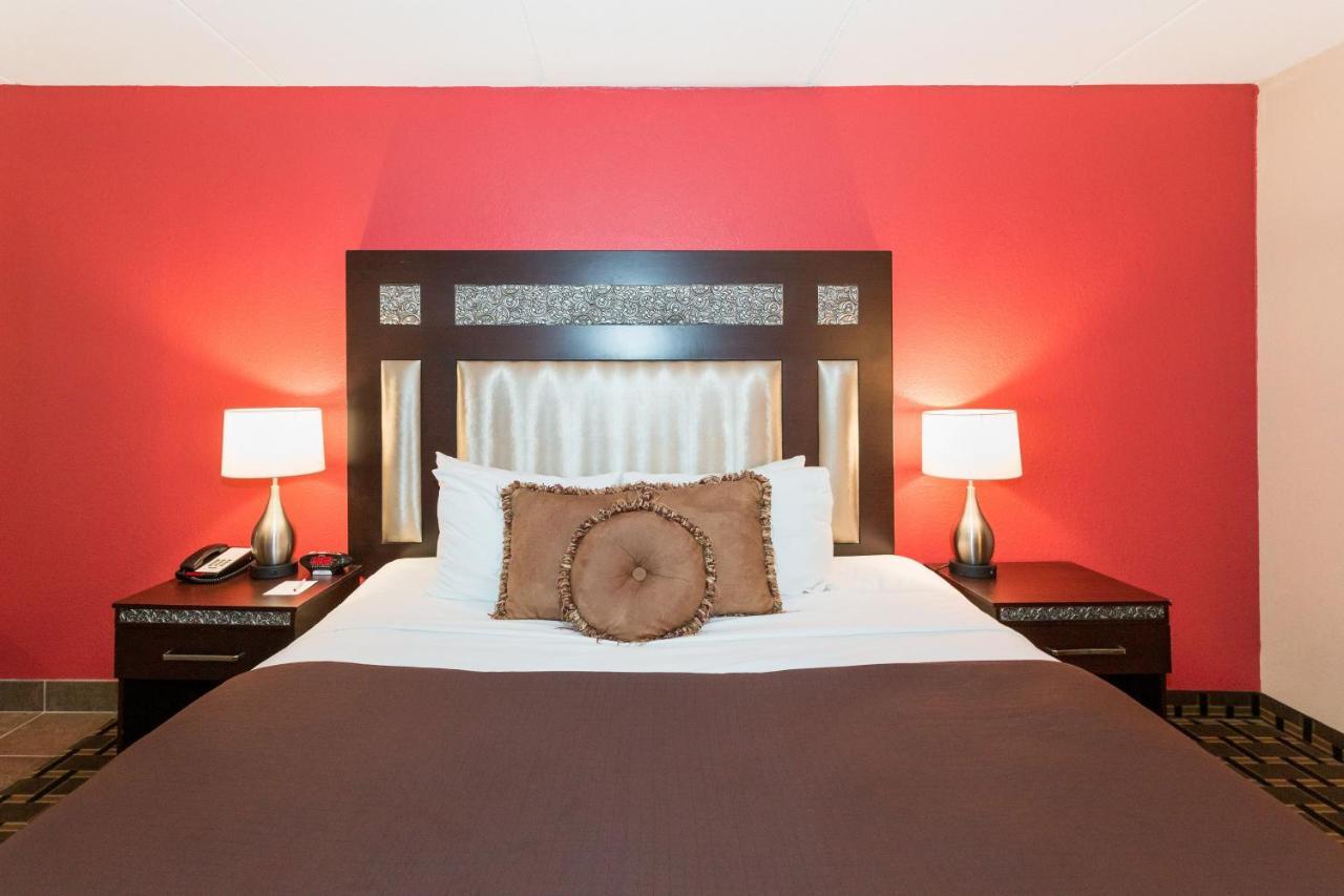 Ramada By Wyndham Plymouth Hotel & Conference Center Dış mekan fotoğraf